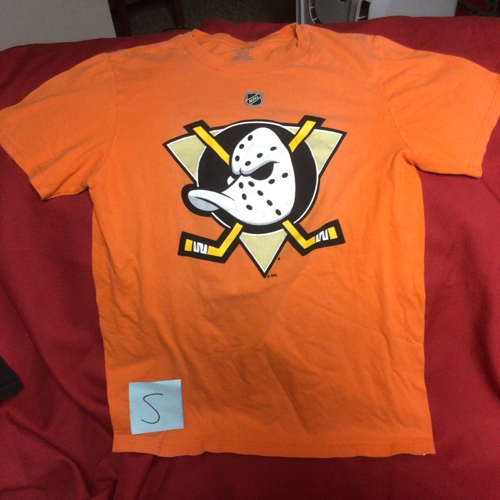 - NHL Anaheim Ducks tshirt